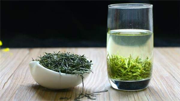 生茶对比绿茶，哪种更适合夏天喝？